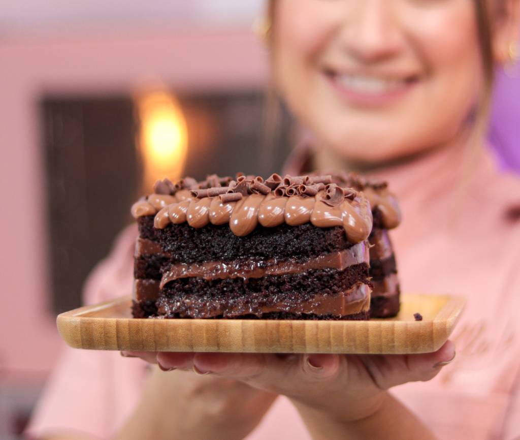 Dia do Chocolate Caramelle: o Chocolatudo é um bolo com camadas diferentes de brigadeiro e massa molhada