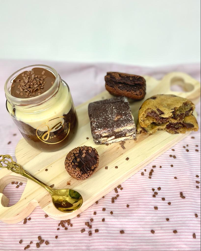 Pote da Felicidade, Choco Chip, brigadeiro, palha e brownie Ju Broxado: o Pote da Felicidade reúne doçuras achocolatadas para se comer de colher