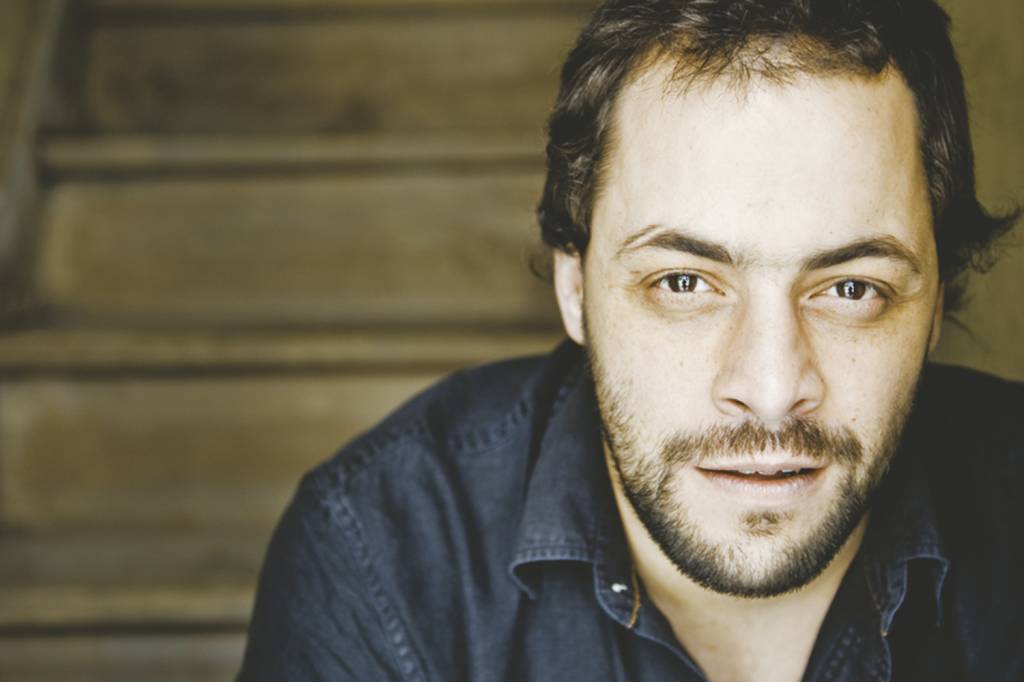 António Zambujo mescla influências dos dois lados do Atlântico em novo show