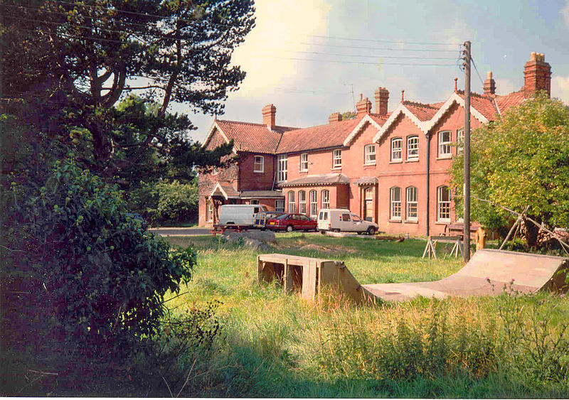 Há 100 anos existe uma escola que ensina democracia!