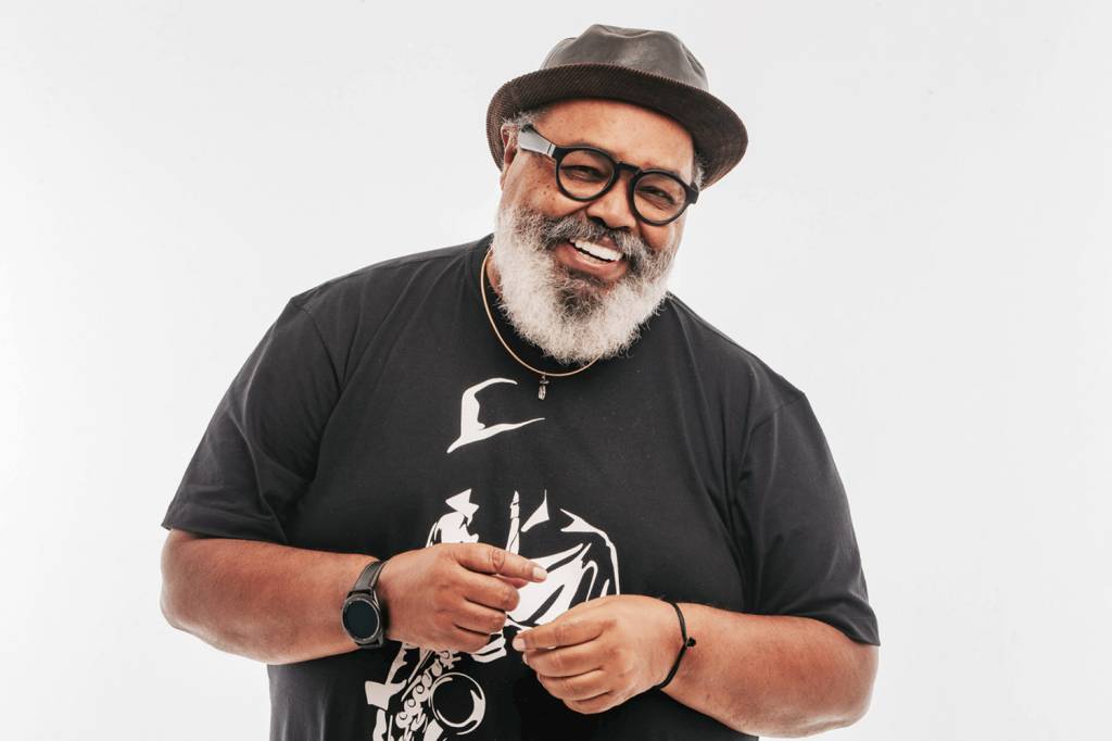 Jorge-Aragão-by-Yves-Lohan.jpg Xande de Pilares, Jorge Aragão e Tiee