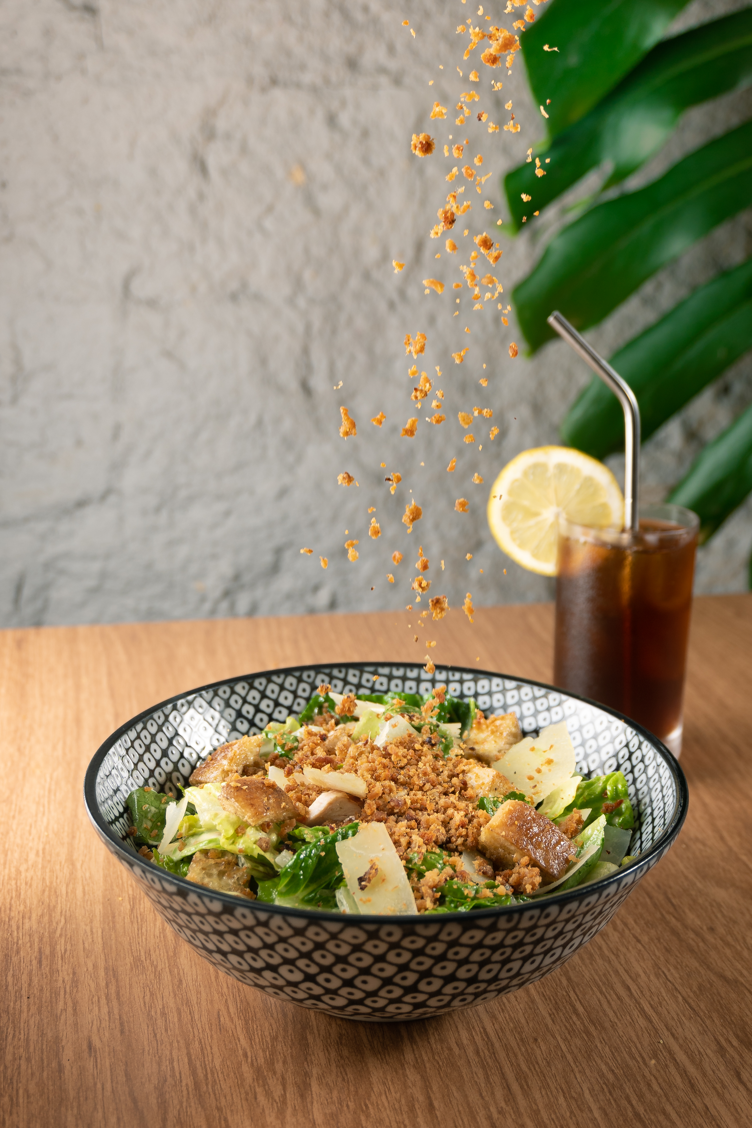 Salada: a caesar est&aacute; presente no Sheesh da Barra