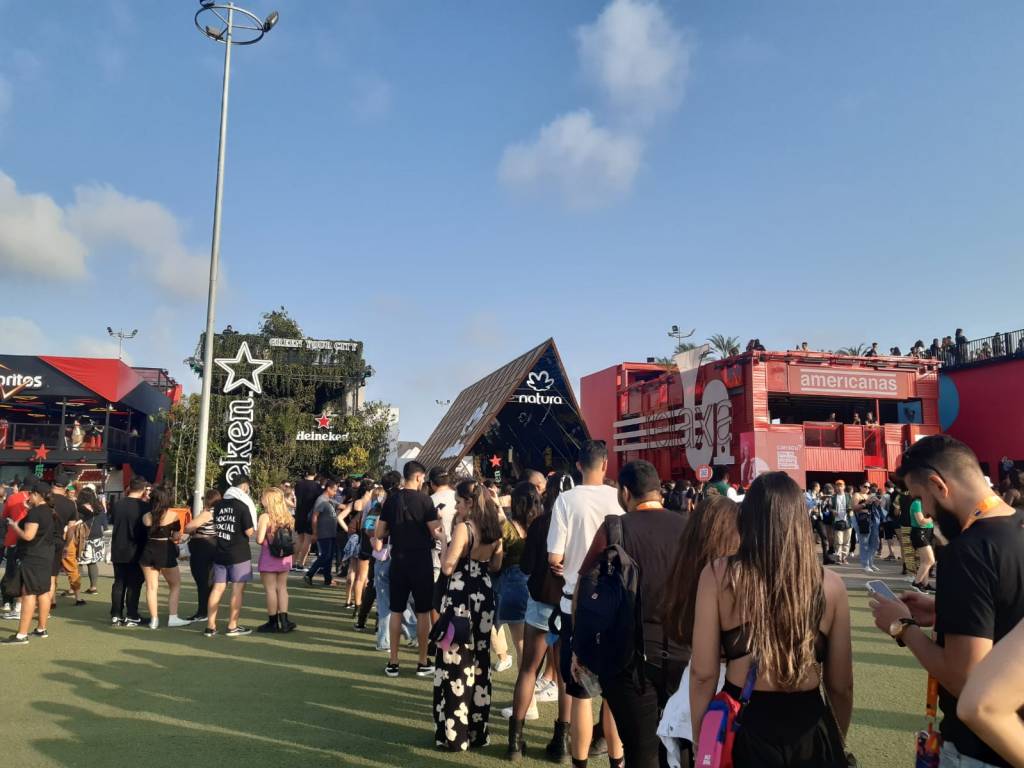 Com chope de graça, espaço de cervejaria é disputado no Rock in Rio