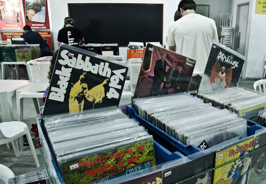 Fotos de caixas com discos de vinil