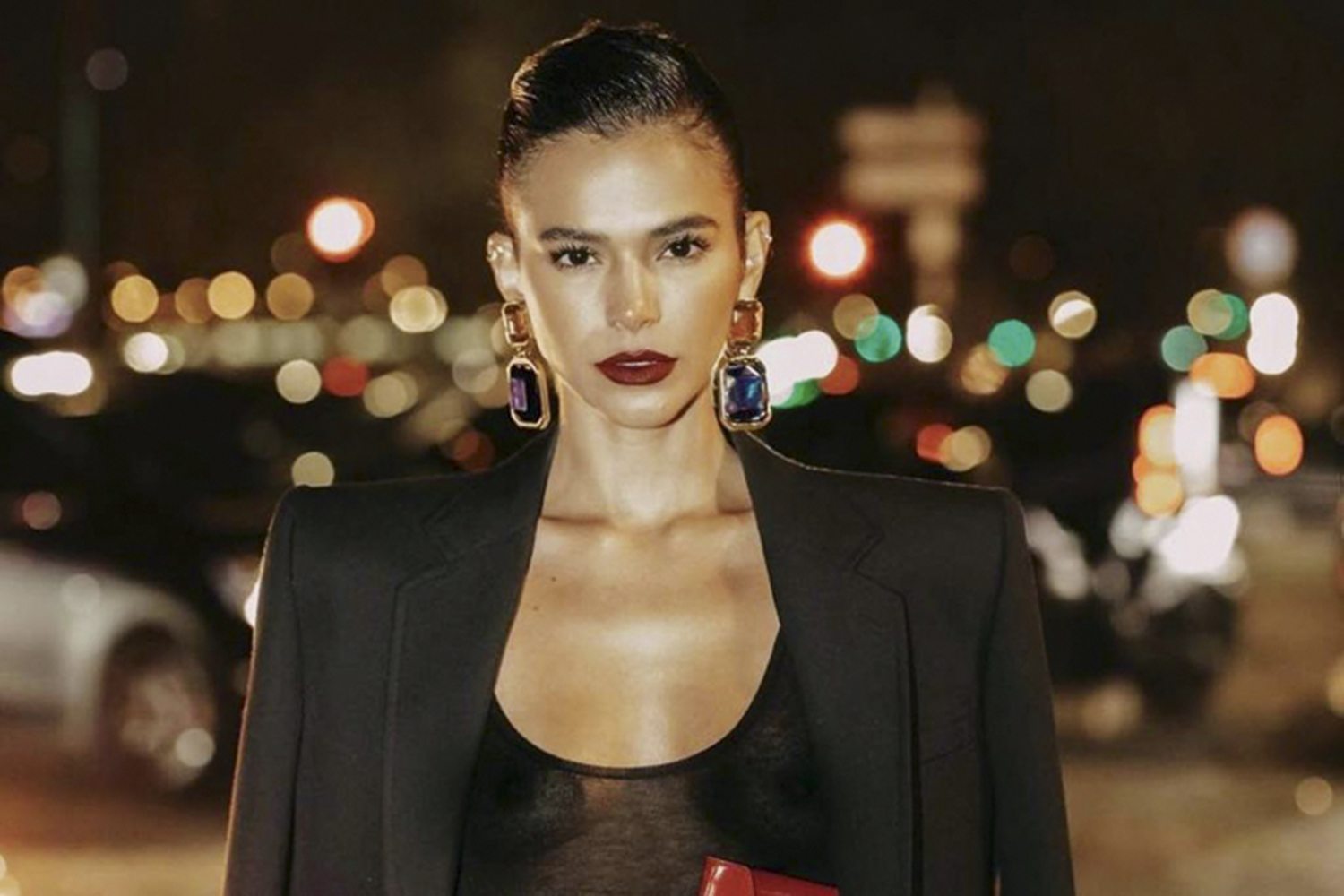 Moda&ensp;- Transpar&ecirc;ncias saem das passarelas para as ruas