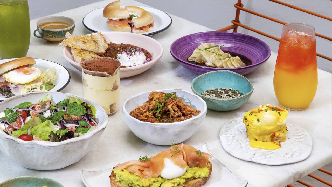 Do ovo benedict ao bagel com salmão: influências diversas