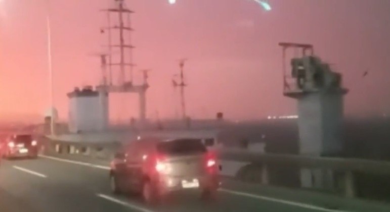 Pelo menos 200 embarcações abandonadas assombram Baía de Guanabara