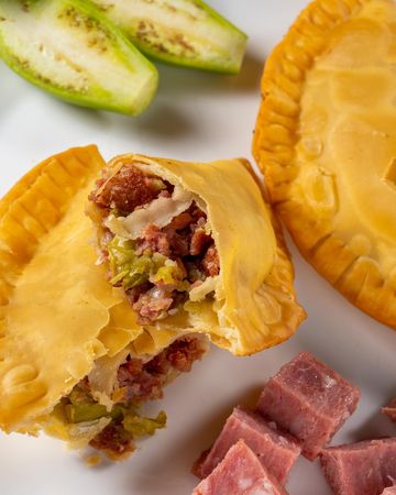 Pastel de jiló: delícia no cardápio do Tô Careca de Saber Pastel de jiló: delícia no cardápio do Tô Careca de Saber