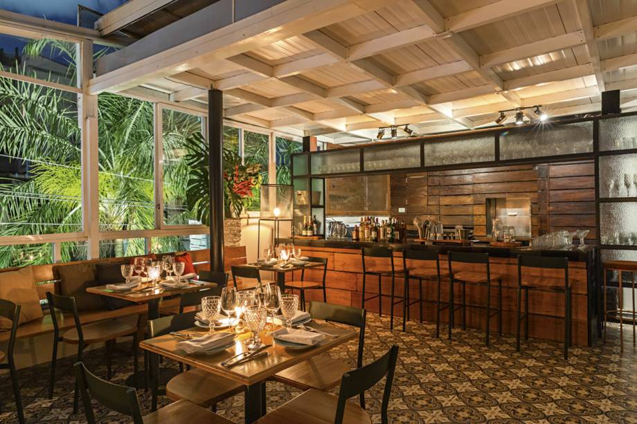 Malkah: terraço cercado de janelas dá para as árvores do bairro Malkah: terraço cercado de janelas dá para as árvores do bairro