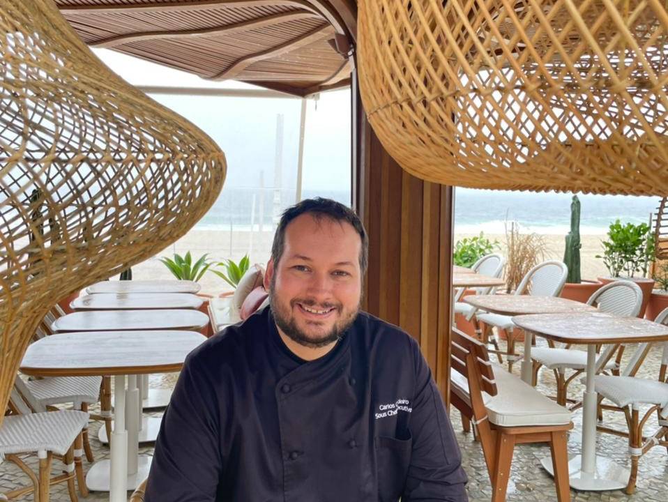 Carlos Cordeiro, sous chefe do Fairmont, assume o comnado das panelas do novo beach club da Accorinvest