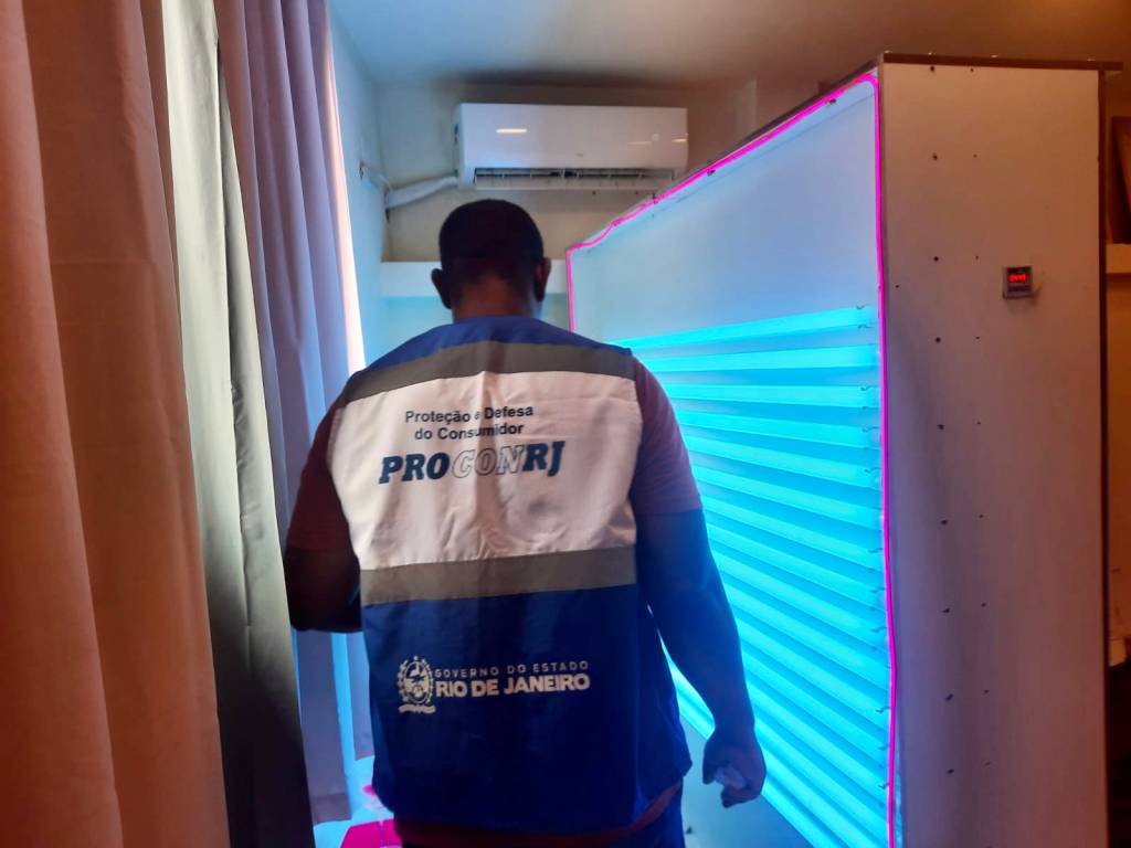 Bronzeamento artificial com lâmpadas ultravioleta vira caso de polícia