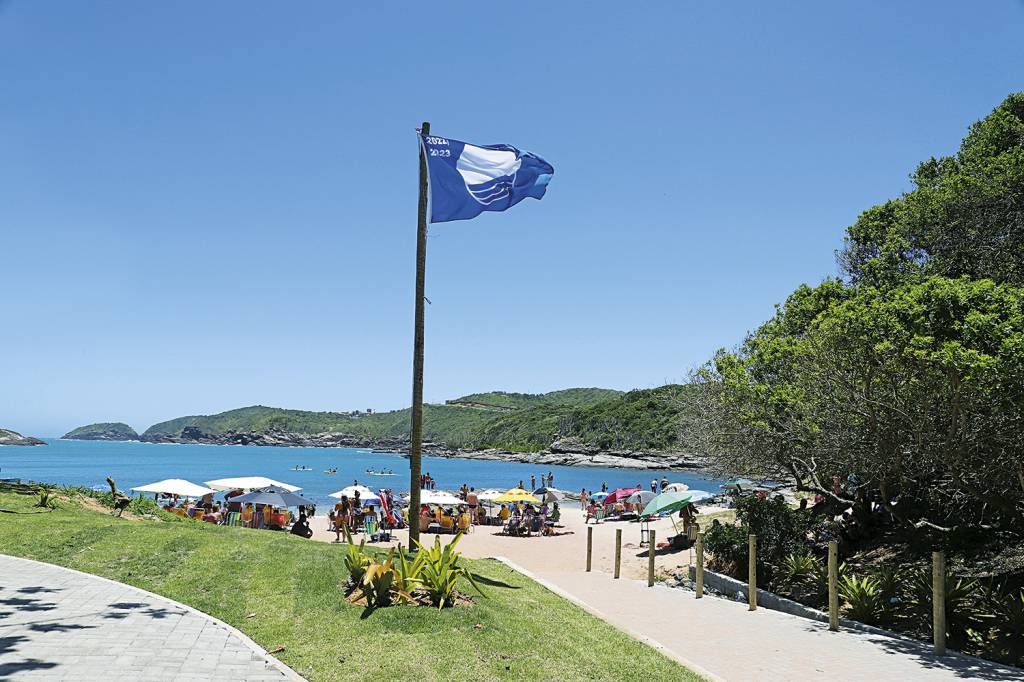 Praia-do-Forno-Bandeira-Azul-1.JPG Exemplo mundial: a Praia do Forno conquistou a bandeira azul -