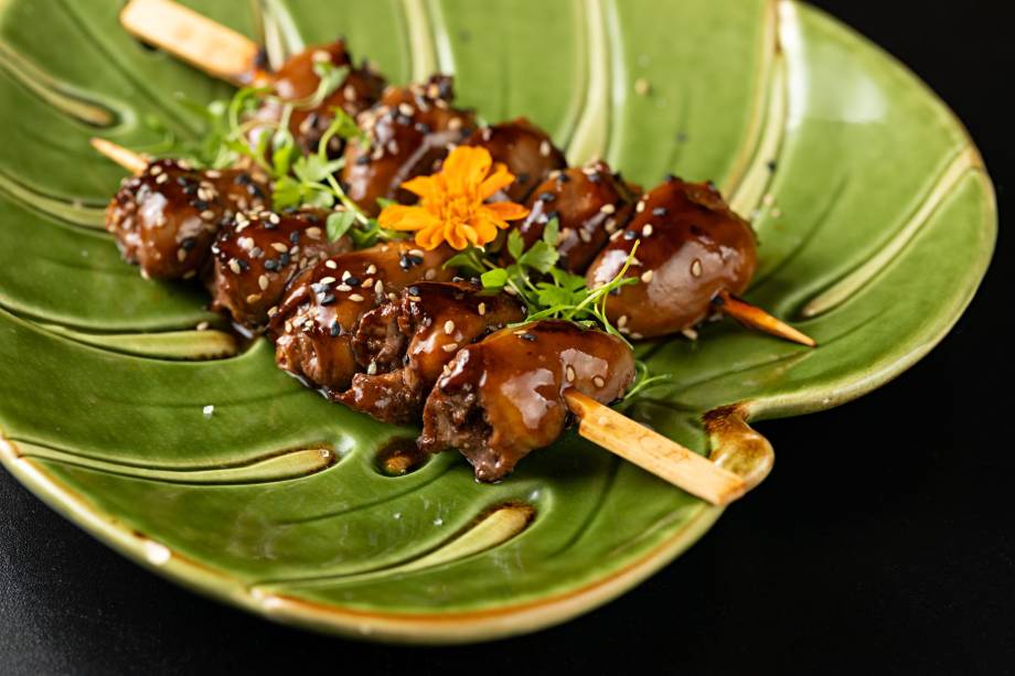 Tissai: corações de pato ao barbecue coreano na entrada