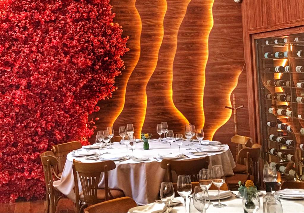 Polícia apreende bens de bicheiro da Mocidade em restaurante de Ipanema