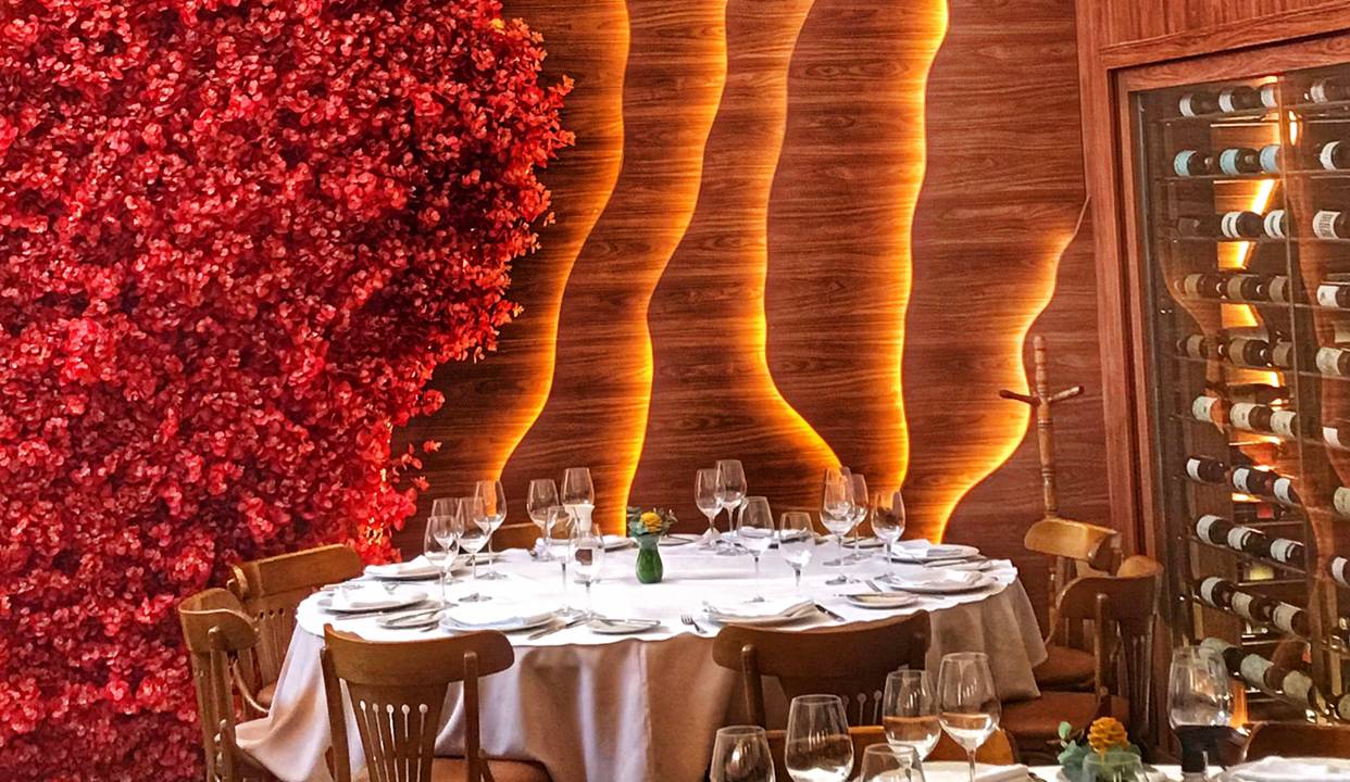 Gajos D'Ouro: policiais retiraram obras de arte das paredes do restaurante