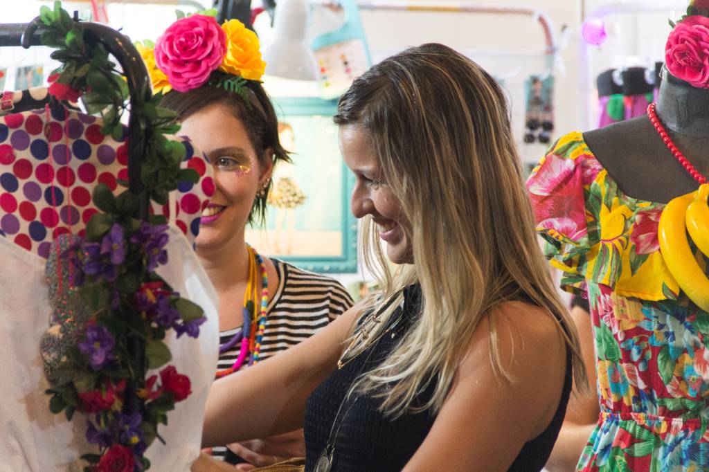 Feiras terão edição especial de Carnaval com venda de adereços e fantasias