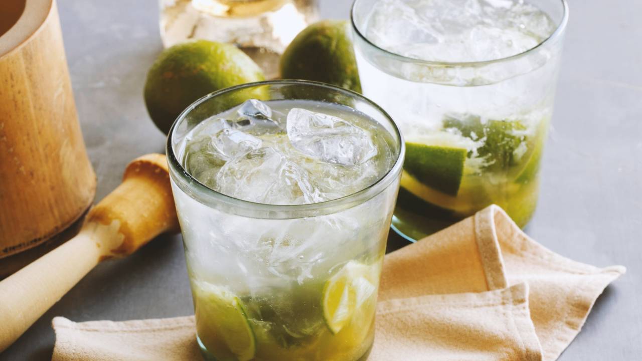 Caipirinha: campeão Raí ressalta qualidade do limão e jeito de epremer