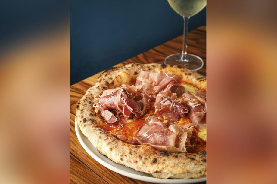 Vicco: molho de tomate e presunto italiano, mussarela e azeite trufado Vicco: molho de tomate e presunto italiano, mussarela e azeite trufado