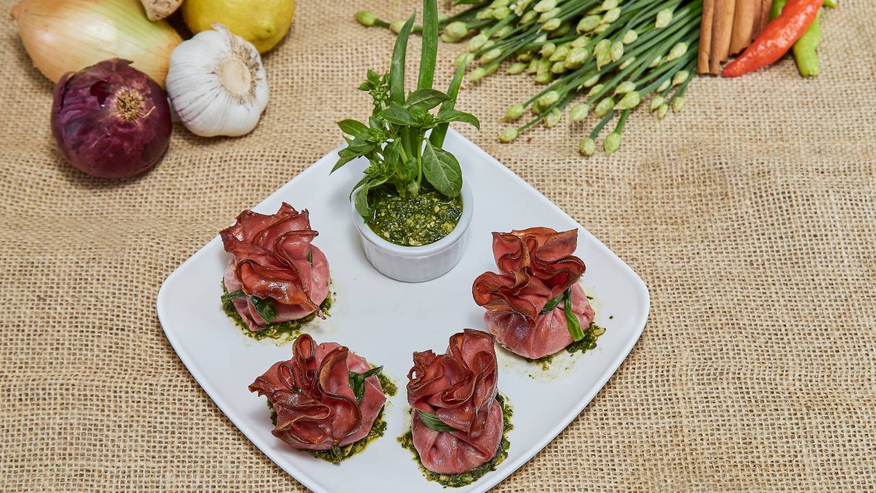 David: tricampeão do concurso vai de trouxinha de mortadela com queijo, orégano, cebola, nozes e manjericão