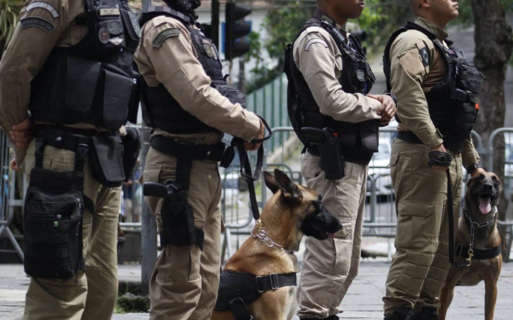 Agentes da Guarda Municipal fazem protesto e ameaçam entrar em greve