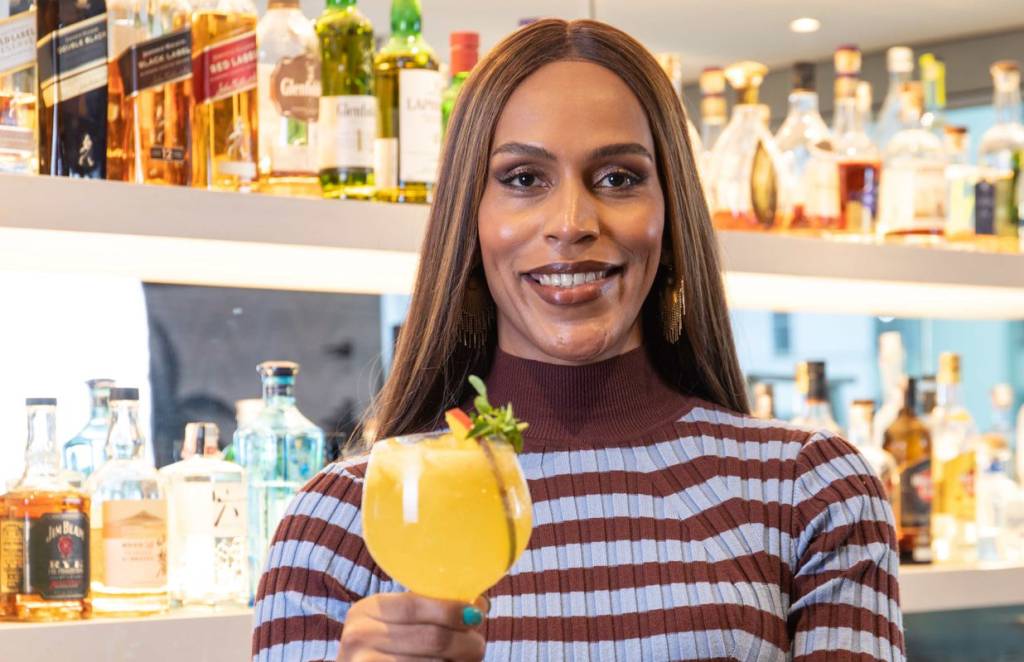 Rochelly Rangel é primeira trans a assinar drinks da Hilton