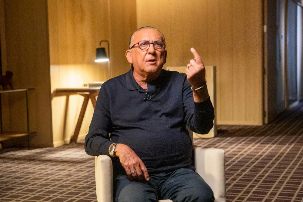 Galvão Bueno revela lugares que foram palcos de narrações históricas