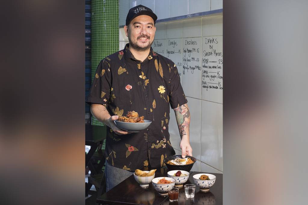 Carregada de condimentos e consoantes, comida coreana vai das telas à mesa