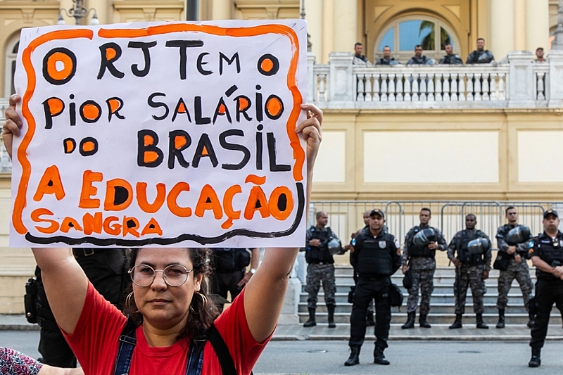 Greve de professores: acordo firmado entre a Secretaria estadual de Educação e o Sepe previu que, após o início da reposição das aulas, os descontos seriam pagos via folha suplementar.