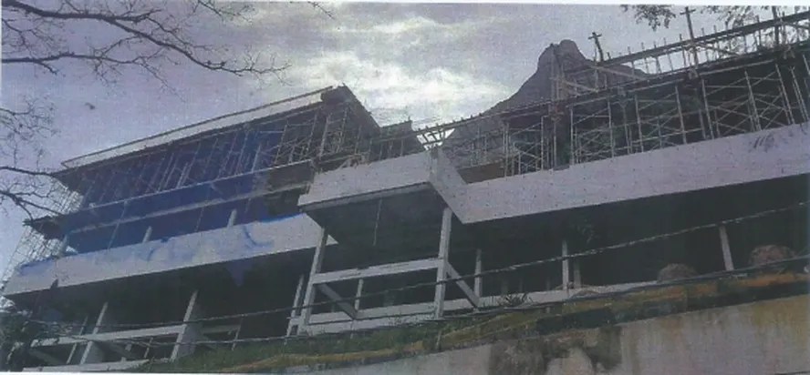 Prefeitura embarga construção no Joá, mas vizinhos dizem que obra continua