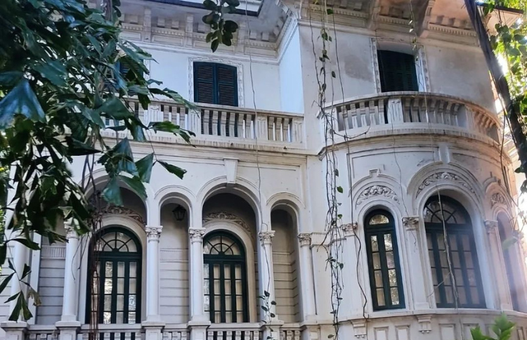 4 A bela fachada eclética da Casa Afonso Arinos, em detalhes