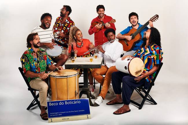 Foto Sambotica Além de blocos, tem roda de samba com Sambotica e Marina Iris nos pilotis.