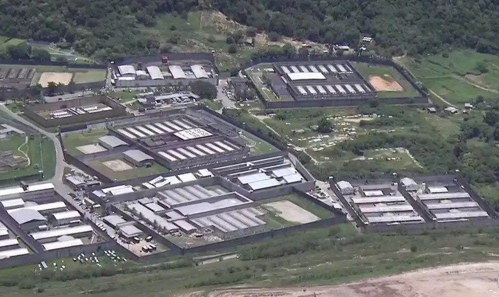 Após videoconferência de detentos, sinal de celular é cortado em presídio