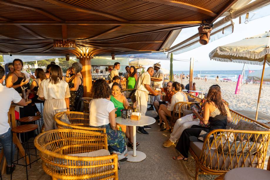 Encontros Veja Rio: convidados reunidos no beach club Sel d'Ipanema