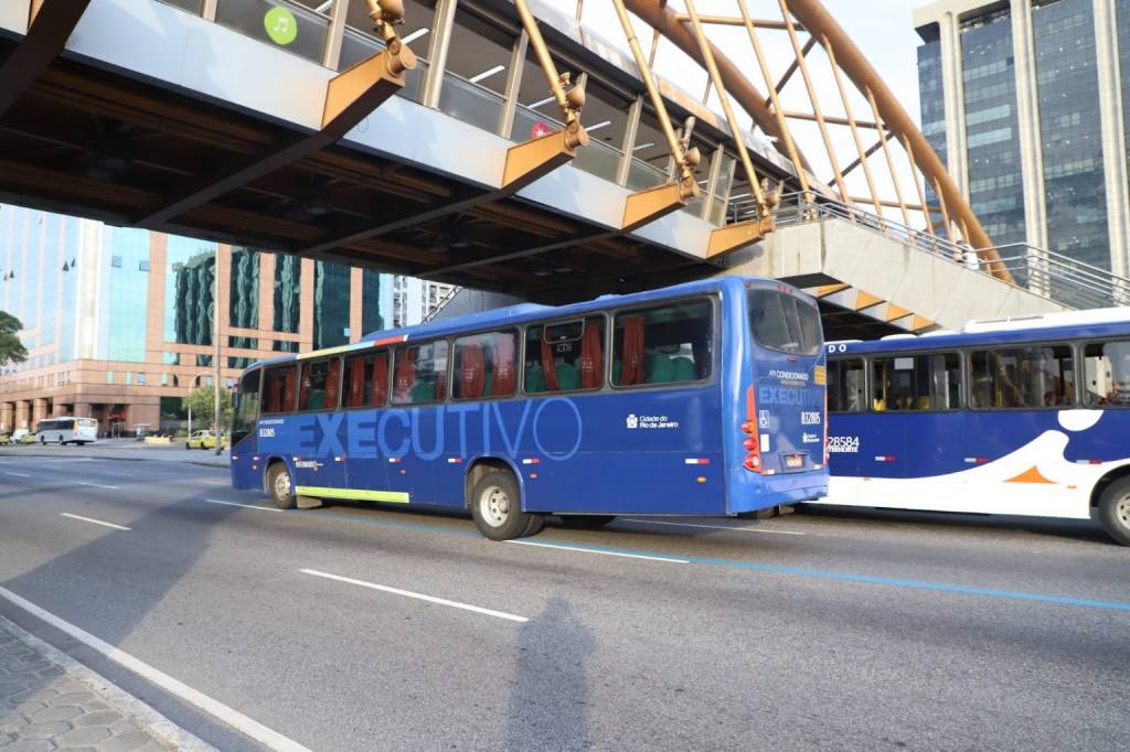 Frescão tá on: prefeitura retoma ônibus executivo para aeroporto do Galeão