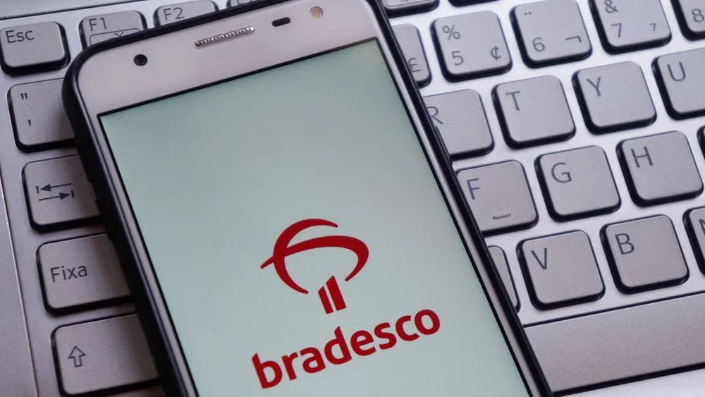 “Cadê o dinheiro, Bradesco?”: Cariocas relatam problemas com app do banco