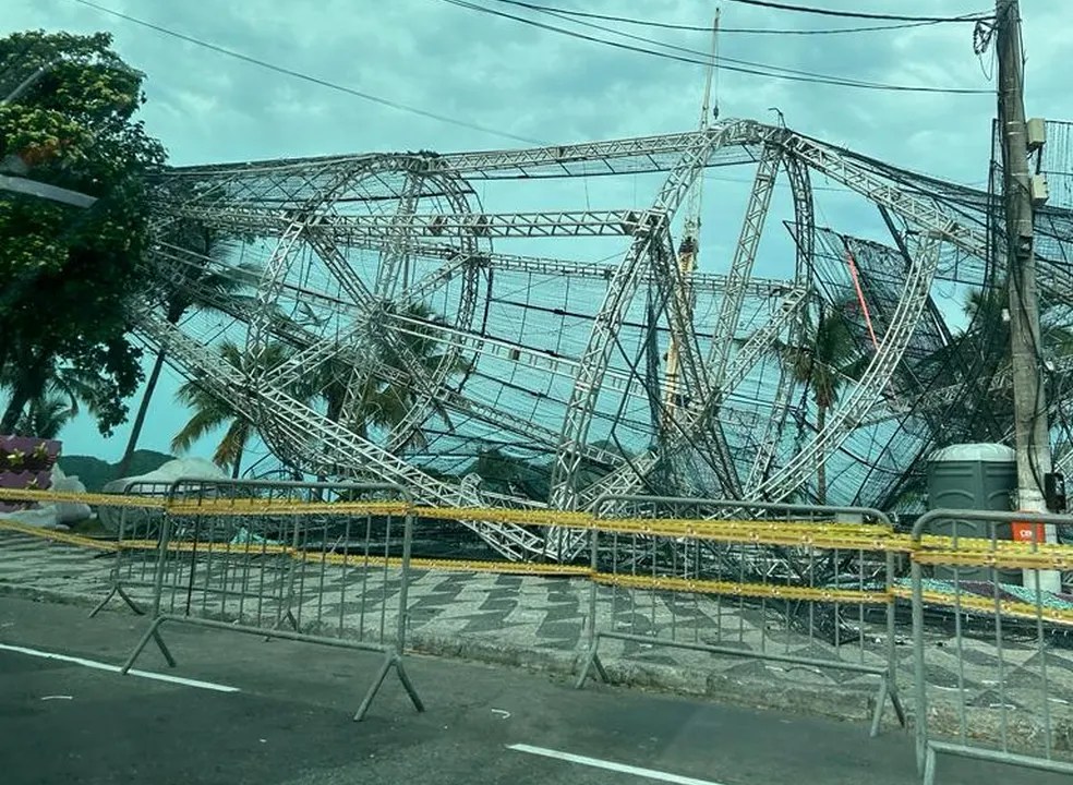 Árvore de Natal de Niterói desaba poucos dias antes da inauguração