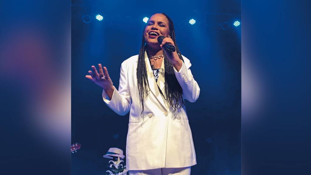 Teresa Cristina comanda show em homenagem aos 100 anos da Portela