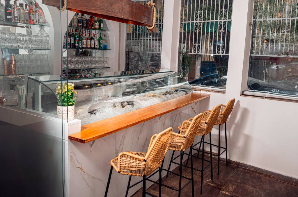 Que Peixe Que Peixe: pescados no gelo em balcão para a escolha dos clientes