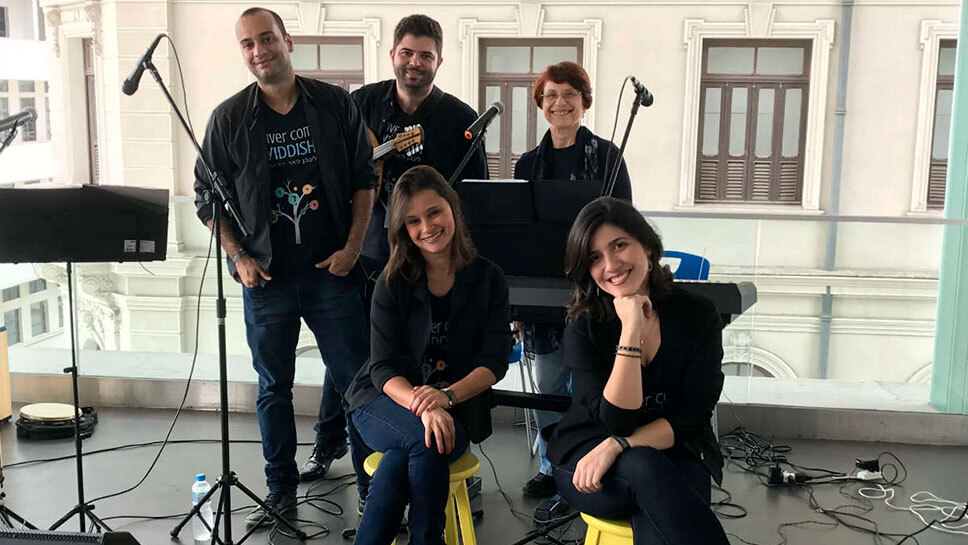 Idioma yiddish conquista adeptos em busca do resgate de tradições