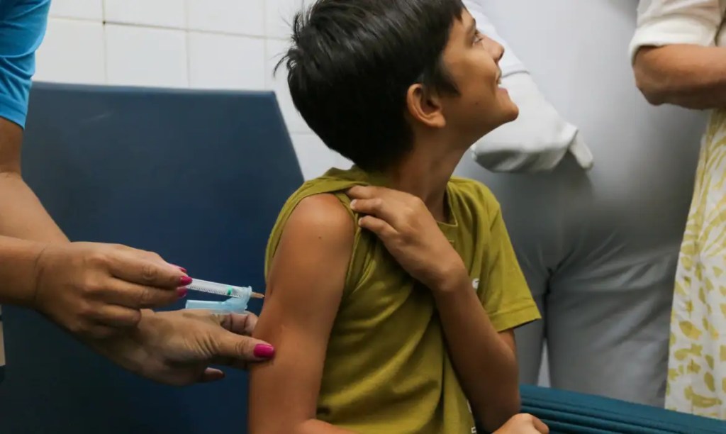 Vacinação contra a dengue tem menos de 10% de adesão; calendário avança