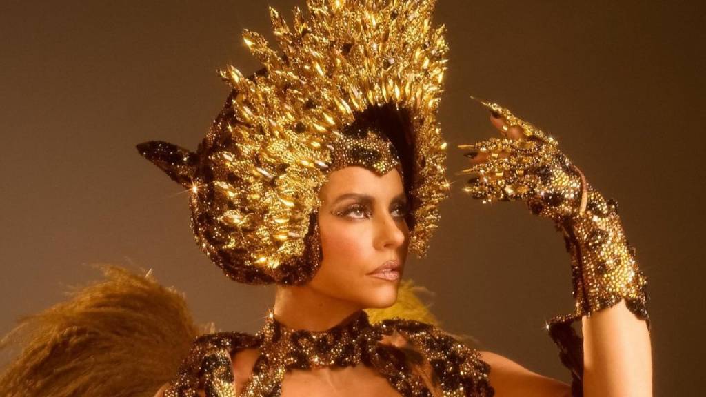 Após ataques à sua forma física, Paolla Oliveira vira onça na Avenida