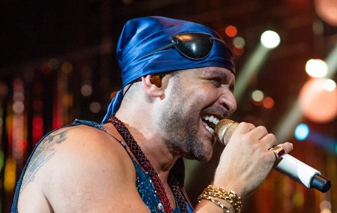 Carnaval também tem baile: 18 opções para curtir a folia no ar-condicionado