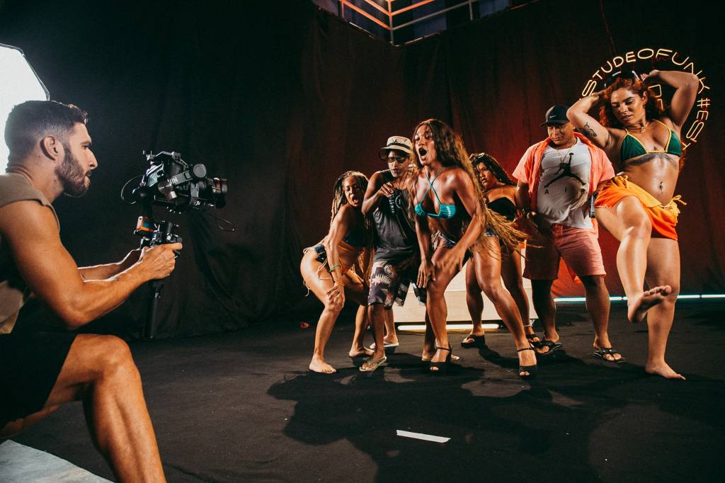 Charme e funk, ritmos 100% cariocas, viram objeto de estudo na cidade