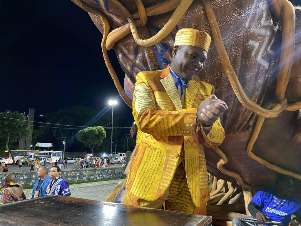 “Ministro tem que estar em todo lugar”, diz Silvio Almeida na Sapucaí