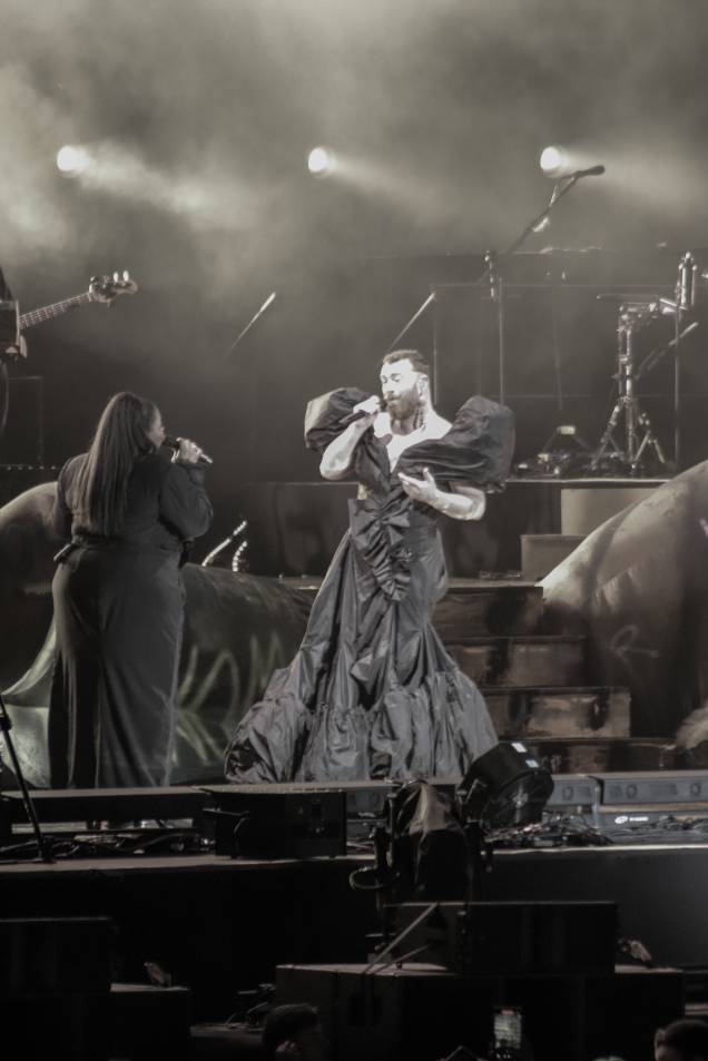 Troca de figurino de Sam Smith traduziu o que é ser queer e não-binário Troca de figurino de Sam Smith traduziu o que é ser queer e não-binário