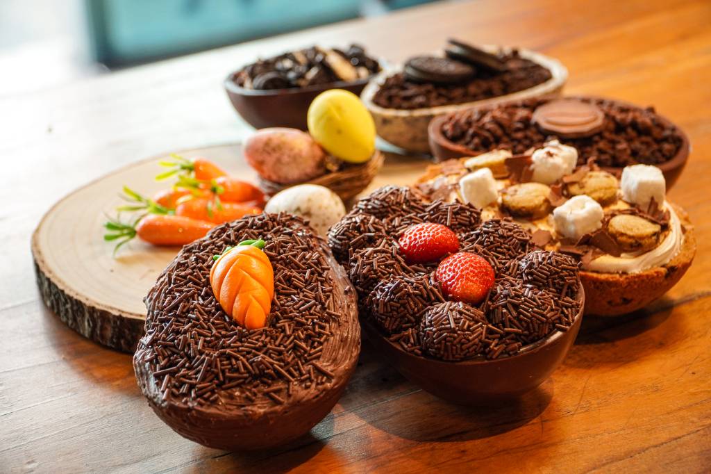 Darkcoffee_Pascoa2024_Divulgacao. DarkCoffee: opções como o recheio de bolo de cenoura e brigadeiro