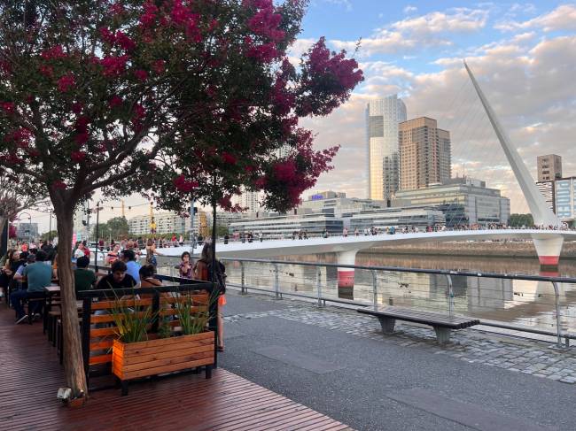 bares e restaurantes com varanda e vista em Porto Madero