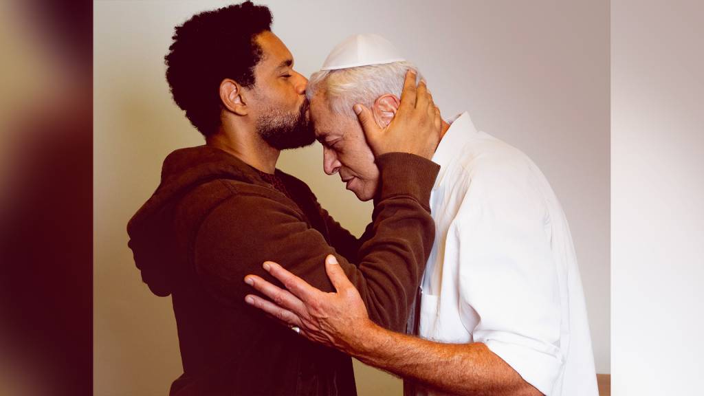 Papa e São Francisco se encontram em espetáculo de Gabriel Chalita