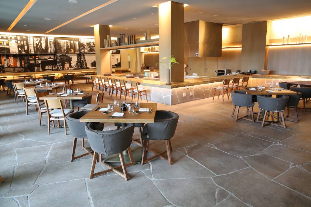 A várias mãos: omakase na ponte-aérea e delícias de Páscoa no Chez Claude