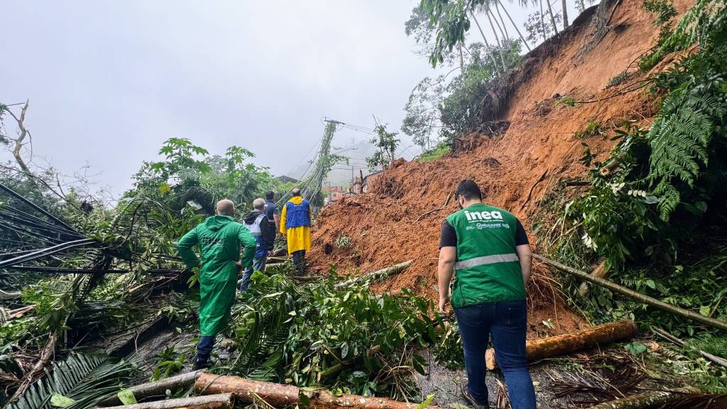 Chuva causa 8 mortes no interior do Rio; 594 pessoas estão desabrigadas